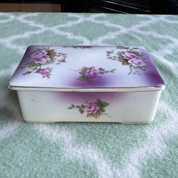 Vintage Lefton hand painted Floral Porcelain Trinket Box - Picture 3 of 10